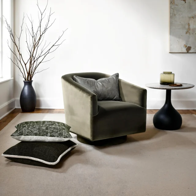 This refined Bulb side table features a grey travertine top, highlighting warm tones and natural stone variations. Supported by a single bulb-shaped leg, it offers a sculptural and modern aesthetic, seamlessly blending organic beauty with contemporary design.